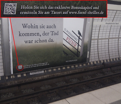 QR-Code über den U-Bahn Schienen