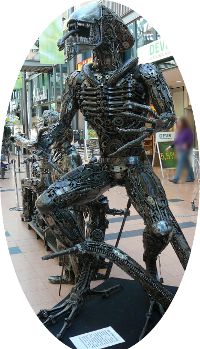 Alien aus Altmetall