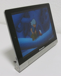 Yoga 8 aufgestellt mit Film