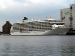 MS The World am Harniskai Flensburg