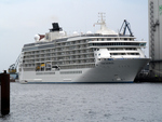 MS The World am Harniskai Flensburg
