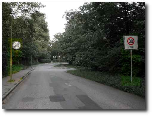 doppelte 30 Ausschilderung